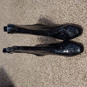 Stefani Couture croc pattern women's boots size 8 1/2.